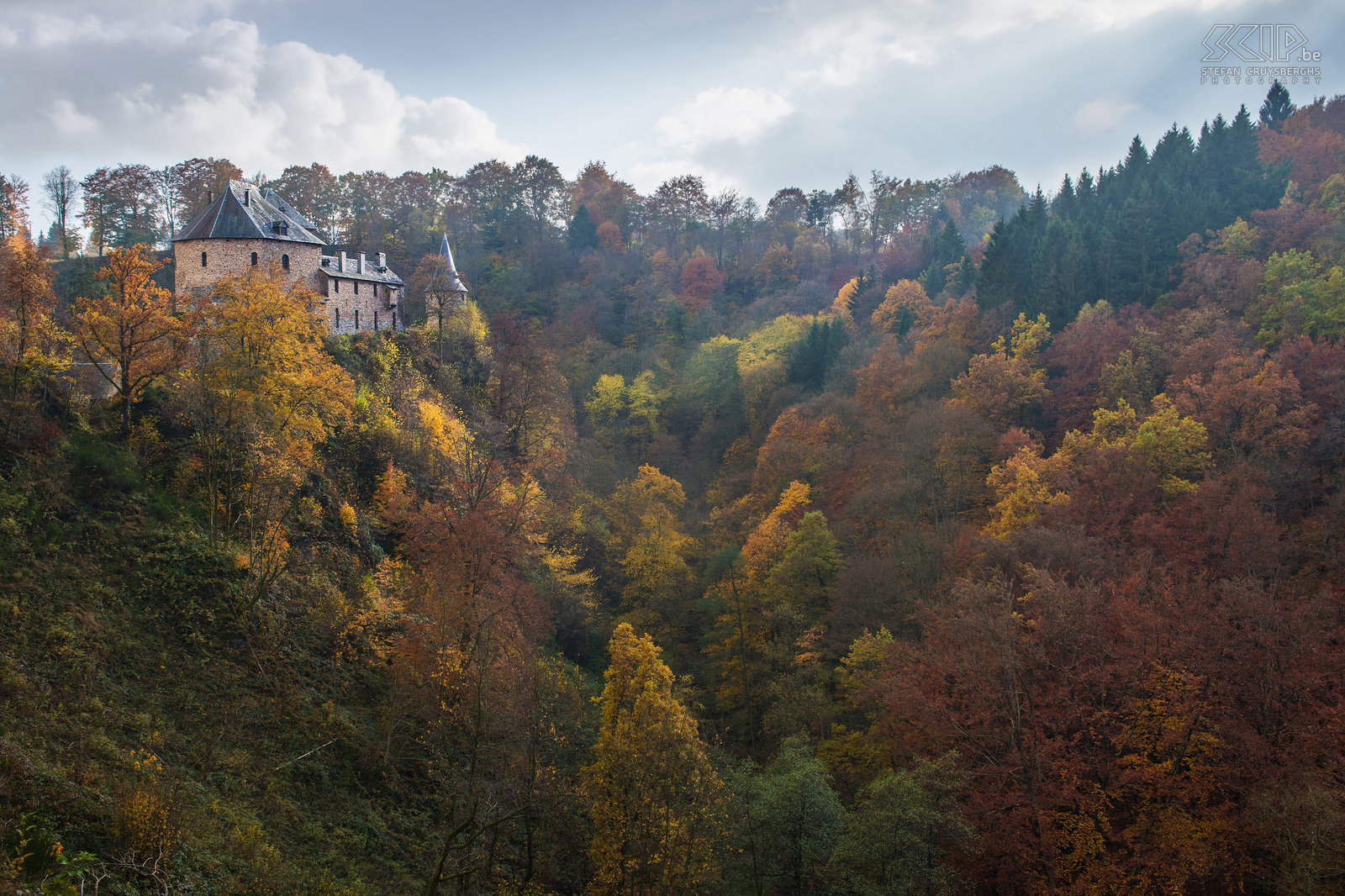 Herfst in de Oostkantons - Kasteel Reinhardstein Herfstfoto’s van de prachtige regio rondom Malmedy in de Belgische Ardennen. De burcht Reinhardstein in Robertville, een deelgemeente van Weismes.  Stefan Cruysberghs